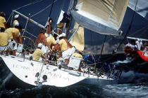 Equipage pendant une régate. © Philip Plisson / Plisson La Trinité / AA01477 - Photo Galleries - Maxi-monohull Racing Yacht