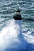 Eclat de vague sur Ar-Men. © Guillaume Plisson / Plisson La Trinité / AA01482 - Photo Galleries - French Lighthouses