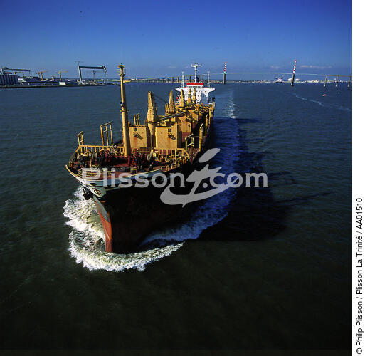 Un cargo sur la Loire. - © Philip Plisson / Plisson La Trinité / AA01510 - Photo Galleries - Cargo ship