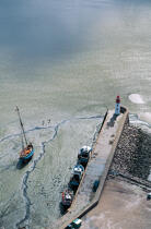 Erquy port. © Philip Plisson / Plisson La Trinité / AA01602 - Photo Galleries - Harbour light