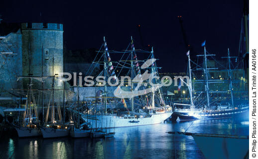 Le Belem dans le port de Brest. - © Philip Plisson / Plisson La Trinité / AA01646 - Nos reportages photos - Les grandes fêtes maritimes de Brest