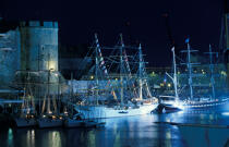 Le Belem dans le port de Brest. © Philip Plisson / Plisson La Trinité / AA01646 - Nos reportages photos - Nuit