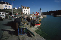 Le port de Sauzon. © Philip Plisson / Plisson La Trinité / AA01686 - Photo Galleries - Lobster pot