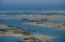 Vue aérienne de l'archipel de Chausey. © Philip Plisson / Plisson La Trinité / AA01722 - Nos reportages photos - Manche [La]