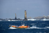 Canot de sauvetage près de Nividic. © Philip Plisson / Plisson La Trinité / AA01768 - Photo Galleries - Lighthouse