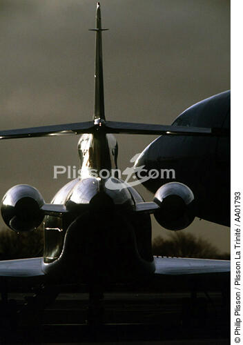Gros plan sur un avion militaire. - © Philip Plisson / Plisson La Trinité / AA01793 - Photo Galleries - The Navy