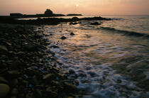 Petite plage de galets à La Trinité-sur-mer. © Philip Plisson / Plisson La Trinité / AA01935 - Nos reportages photos - Galet
