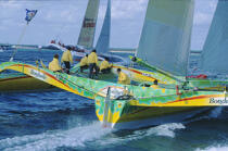Jean Le Cam à bord de Bonduelle © Philip Plisson / Plisson La Trinité / AA02048 - Nos reportages photos - Course au large