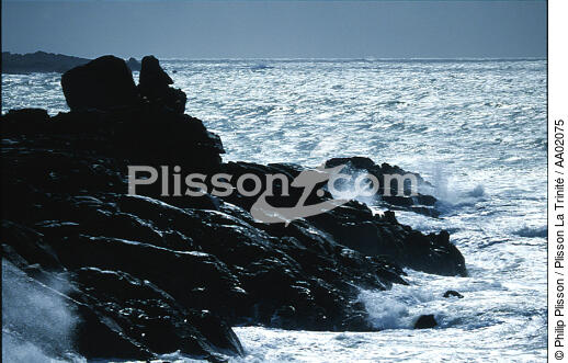 vague et rochers à la Torche. - © Philip Plisson / Plisson La Trinité / AA02075 - Nos reportages photos - Torche [pointe de la]