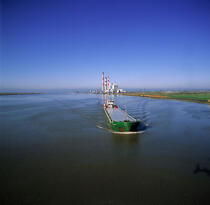 Cargo sur la Loire. © Philip Plisson / Plisson La Trinité / AA02158 - Photo Galleries - River [large]