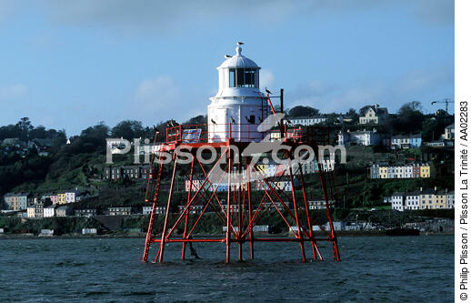 Entrée du port de Cobh. - © Philip Plisson / Plisson La Trinité / AA02283 - Photo Galleries - Lighthouse [Ire]