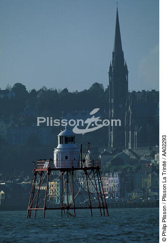 Entry of Cobh port. - © Philip Plisson / Plisson La Trinité / AA02293 - Photo Galleries - Cathedral