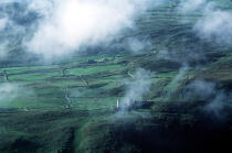 Paysage irlandais sous les nuages. © Philip Plisson / Plisson La Trinité / AA02317 - Nos reportages photos - Champ