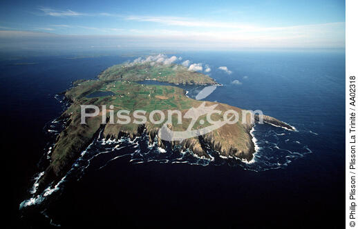 Clear Island. - © Philip Plisson / Plisson La Trinité / AA02318 - Nos reportages photos - Côte sauvage