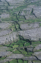 Vue aérienne de l'île d'inishmore (îles d'Aran). © Philip Plisson / Plisson La Trinité / AA02437 - Nos reportages photos - Irlande, l'île verte