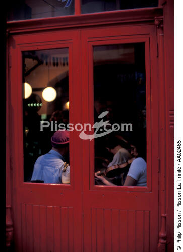 Pub à Galway. - © Philip Plisson / Plisson La Trinité / AA02465 - Photo Galleries - Musician