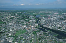 Vue aérienne de Galway. © Philip Plisson / Plisson La Trinité / AA02469 - Nos reportages photos - Irlande, l'île verte