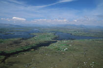 Vue aérienne de Kinvarra (Connemara). © Philip Plisson / Plisson La Trinité / AA02480 - Nos reportages photos - Irlande, l'île verte