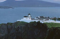 Le phare/maison d'hôte de Clare Island. © Philip Plisson / Plisson La Trinité / AA02540 - Photo Galleries - Irish Lighthouses