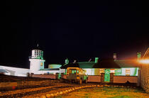 Phare/maison d'ôte de Clare Island, la nuit. © Philip Plisson / Plisson La Trinité / AA02543 - Photo Galleries - Irish Lighthouses