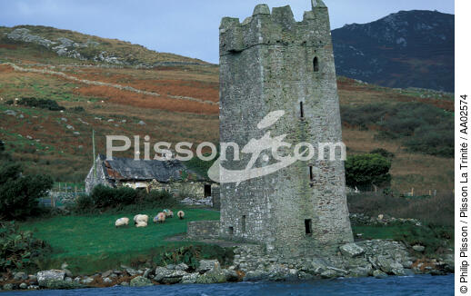 Tower in Achill Island. - © Philip Plisson / Plisson La Trinité / AA02574 - Photo Galleries - Ireland, the green island