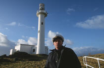 Portrait de Donald O'Sullivan devant le phare d'Inishtrahull. © Philip Plisson / Plisson La Trinité / AA02629 - Nos reportages photos - Phare