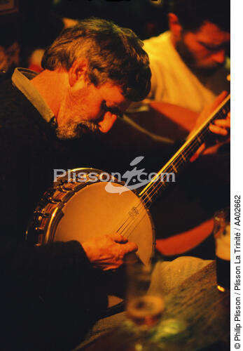 Musicien au Galway Inn de Lorient. - © Philip Plisson / Plisson La Trinité / AA02662 - Photo Galleries - Interior