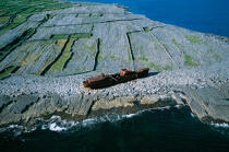 Wreck on Inisheer. © Philip Plisson / Plisson La Trinité / AA02715 - Photo Galleries - Site of interest [Ire]