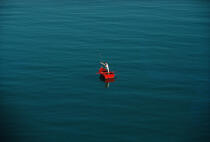 Un pêcheur dans sa plate. © Philip Plisson / Plisson La Trinité / AA02865 - Photo Galleries - Fisherman