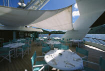 Restaurant sur le Ponant © Philip Plisson / Plisson La Trinité / AA02908 - Nos reportages photos - Pont [d'un bateau]