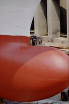 Le bulbe d'un cargo aux Chantiers de l'Atlantique © Philip Plisson / Plisson La Trinité / AA03043 - Nos reportages photos - Loire Atlantique