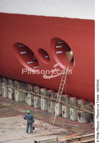 Réparation aux chantiers de l'Atlantique - © Philip Plisson / Plisson La Trinité / AA03044 - Nos reportages photos - Chantier Naval
