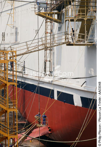 Carénage du flanc d'un navire - © Philip Plisson / Plisson La Trinité / AA03048 - Photo Galleries - Shipyard