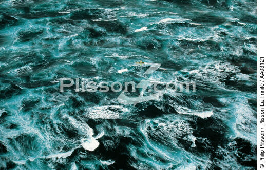 The Raz de Sein. - © Philip Plisson / Plisson La Trinité / AA03121 - Photo Galleries - Iroise Sea [The]