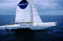 Equipier en action sur Sport Elec © Guillaume Plisson / Plisson La Trinité / AA03193 - Photo Galleries - Sailing Race