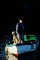 Pêcheur au petit matin © Philip Plisson / Plisson La Trinité / AA03204 - Photo Galleries - Pet