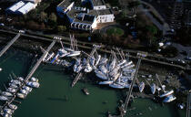 Le port des Minimes à la Rochelle après la tempête de décembre 1999 © Philip Plisson / Plisson La Trinité / AA03210 - Nos reportages photos - Fortune de mer