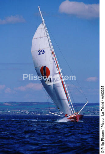 Sill en baie de Concarneau : Préparation pour le Vendée Globe 2000 - © Philip Plisson / Plisson La Trinité / AA03235 - Photo Galleries - Maxi-monohull Racing Yacht
