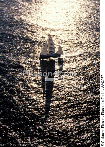 Whirpool en contre jour - © Guillaume Plisson / Plisson La Trinité / AA03237 - Photo Galleries - Maxi-monohull Racing Yacht