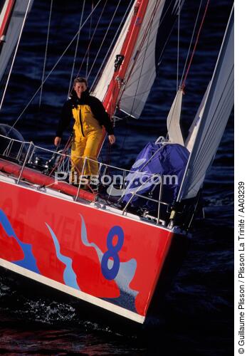 Catherine Chabaud à bord de son 60 pieds Whirpool - © Guillaume Plisson / Plisson La Trinité / AA03239 - Nos reportages photos - Course au large