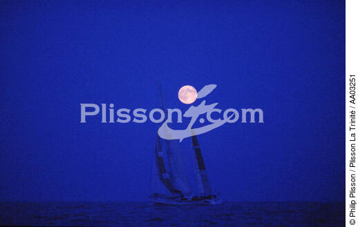 Fleury Michon à la tombée de la nuit - © Philip Plisson / Plisson La Trinité / AA03251 - Photo Galleries - Maxi-monohull Racing Yacht
