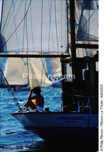 Le meilleur endroit pour voir évoluer la flotte de Brest 2000 - © Philip Plisson / Plisson La Trinité / AA03303 - Photo Galleries - The major maritime celebrations in Brest