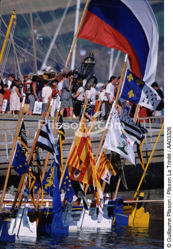 Yoles de tout pays à Douarnenez - © Guillaume Plisson / Plisson La Trinité / AA03326 - Nos reportages photos - Brest 2000