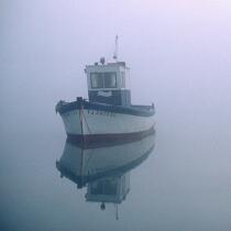 Reflet d'un bateau de pêche. © Philip Plisson / Plisson La Trinité / AA03447 - Photo Galleries - Fishing