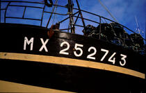 Detail d'une immatriculation d'un bateau de peche. © Philip Plisson / Plisson La Trinité / AA03507 - Photo Galleries - Fishing