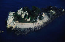 Un des nombreux îlots autour de Bréhat. © Philip Plisson / Plisson La Trinité / AA03599 - Photo Galleries - Bréhat
