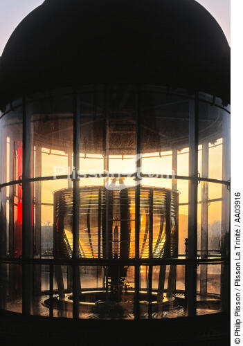 Gros plan de la lentille du phare des Triagoz. - © Philip Plisson / Plisson La Trinité / AA03916 - Nos reportages photos - Phare [22]