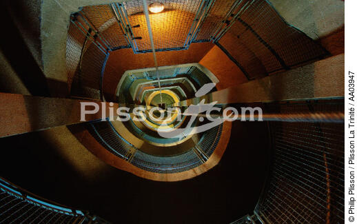 Intérieur du phare des Roches Douvres. - © Philip Plisson / Plisson La Trinité / AA03947 - Nos reportages photos - Roches Douvres [Les]