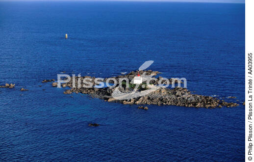 Vue aérienne du phare de St-Quay-Portrieux. - © Philip Plisson / Plisson La Trinité / AA03955 - Nos reportages photos - Saint-Quay-Portrieux