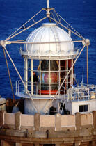 Le gardien de phare dans la lanterne de Kéréon © Philip Plisson / Plisson La Trinité / AA04038 - Nos reportages photos - Mer d'Iroise